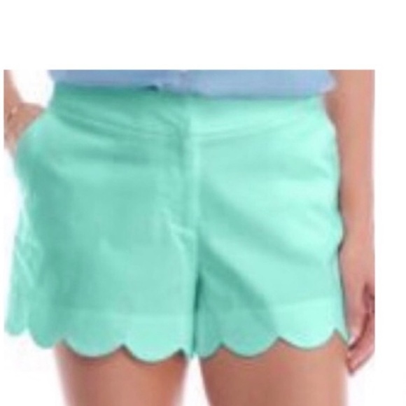 CROWN & IVY Mint Cielo Scalloped Hem Shorts NWT size 4 - Picture 1 of 6